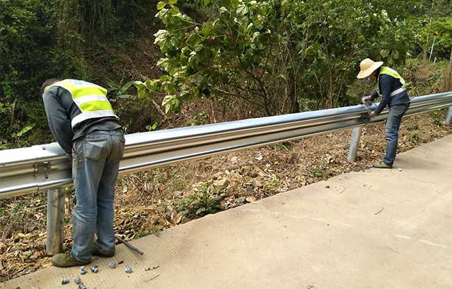 蚌埠高速公路护栏的定期维护与保养